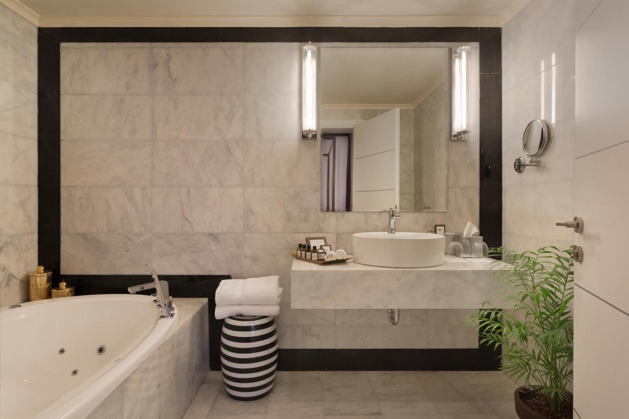 Penthouse-Studio mit Whirlpool im Freien